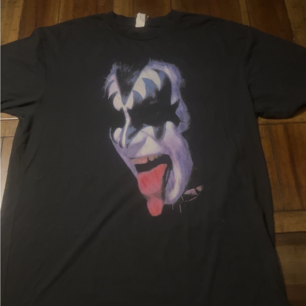Kiss Black Graphic Tee with Bold Design